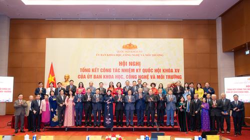 Ủy ban Khoa học, Công nghệ và Môi trường tiếp tục gieo những hạt giống của tri thức và sự liêm chính vào từng dự án luật
