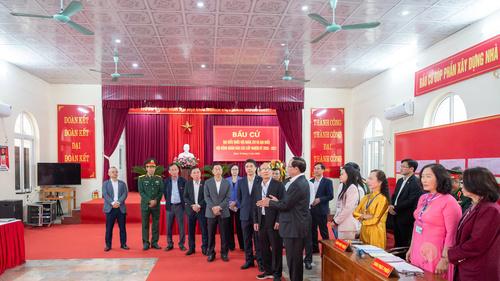 Phó Chủ tịch Quốc hội, Thượng tướng Trần Quang Phương kiểm tra công tác chuẩn bị bầu cử tại Khu vực bỏ phiếu tỉnh Thanh Hóa