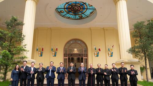 Chủ tịch Quốc hội Trần Thanh Mẫn chúc mừng lễ Phục sinh tại Tòa Tổng Giám mục Hà Nội