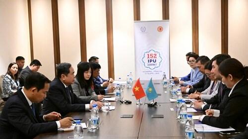 Chủ tịch Quốc hội Trần Thanh Mẫn gặp Chủ tịch Hạ viện Kazakhstan nhân dịp Đại hội đồng IPU-152