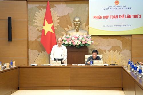 [Ảnh] Phiên họp toàn thể lần thứ 3 Ủy ban Pháp luật và Tư pháp