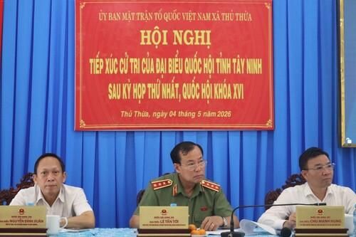 Ảnh: Chủ nhiệm Ủy ban Quốc phòng, An ninh và Đối ngoại, Thượng tướng Lê Tấn Tới tiếp xúc cử tri các xã Thủ Thừa, Tân Long, Lương Hòa, tỉnh Tây Ninh