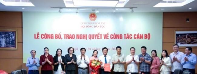Hội đồng Dân tộc trao Nghị quyết nghỉ hưu đối với Phó Chủ tịch HĐDT Nguyễn Lâm Thành