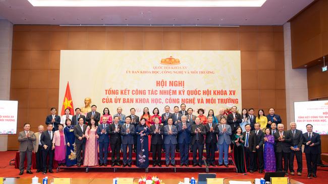 Ủy ban Khoa học, Công nghệ và Môi trường tiếp tục gieo những hạt giống của tri thức và sự liêm chính vào từng dự án luật