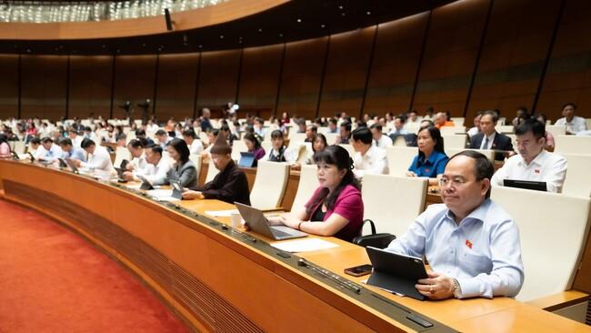 Quốc hội thảo luận Kế hoạch 2026 - 2030: Đột phá hạ tầng và nhân lực để tăng trưởng "hai con số"