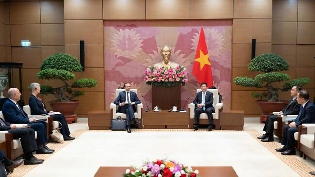 Phó Chủ tịch Quốc hội Nguyễn Hồng Diên hội kiến với Chủ tịch Uỷ ban Nghị viện EFTA