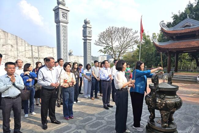 Đảng ủy Ủy ban Dân nguyện và Giám sát tổ chức sinh hoạt chuyên đề về nguồn tại tỉnh Sơn La