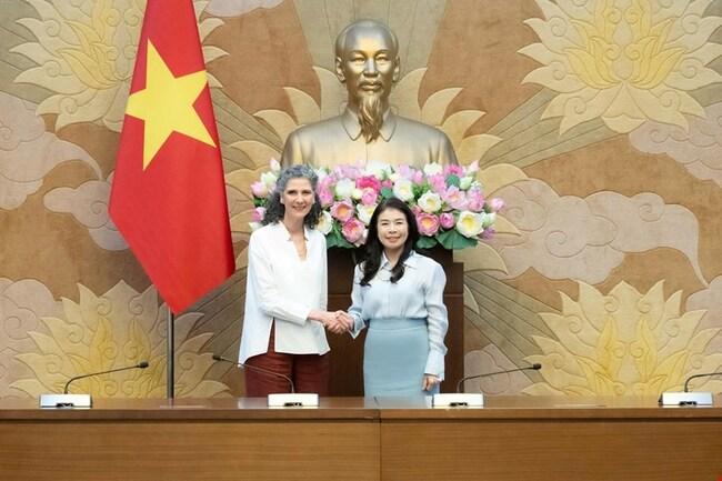 Phó Chủ nhiệm Văn phòng Quốc hội Lê Thu Hà tiếp Trưởng Đại diện thường trú UNDP tại Việt Nam Ramla Khalidi