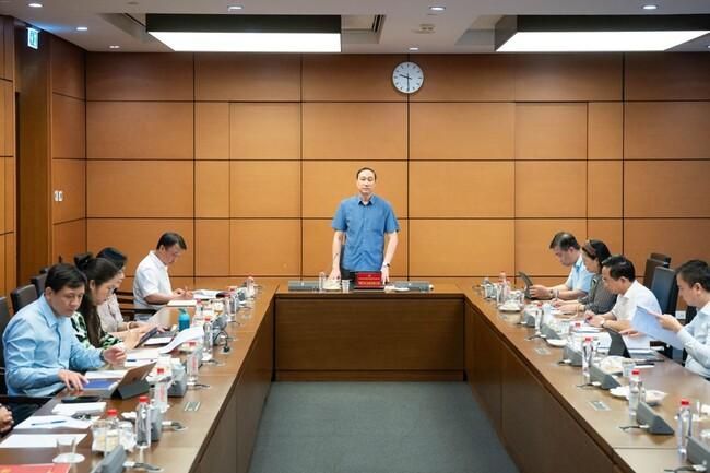 Hội nghị lần thứ Mười, Ban Chấp hành Đảng bộ các cơ quan tham mưu, giúp việc của Đảng ủy Quốc hội