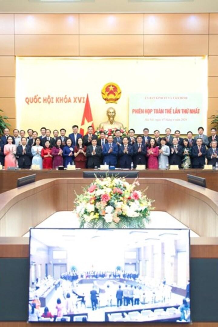 Uỷ ban Kinh tế và Tài chính khoá XVI tổ chức Phiên họp toàn thể lần thứ nhất