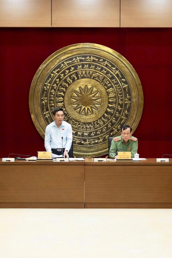 Ảnh: Phó Chủ tịch Quốc hội, Thượng tướng Nguyễn Doãn Anh làm việc với Thường trực Ủy ban Quốc phòng, An ninh và Đối ngoại của Quốc hội chiều 16/4