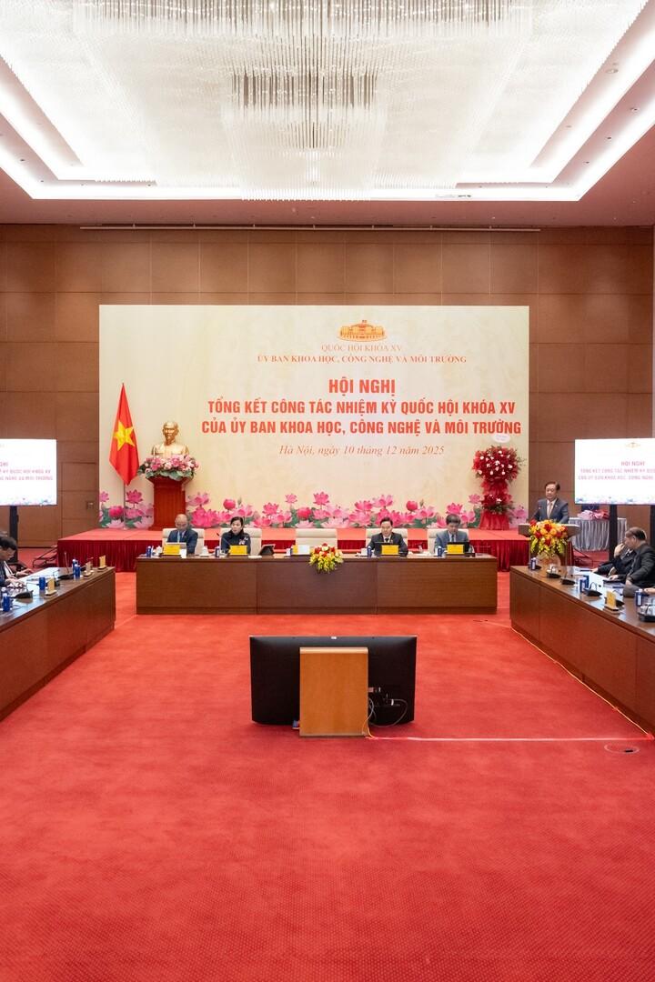 Ủy ban Khoa học, Công nghệ và Môi trường tiếp tục gieo những hạt giống của tri thức và sự liêm chính vào từng dự án luật