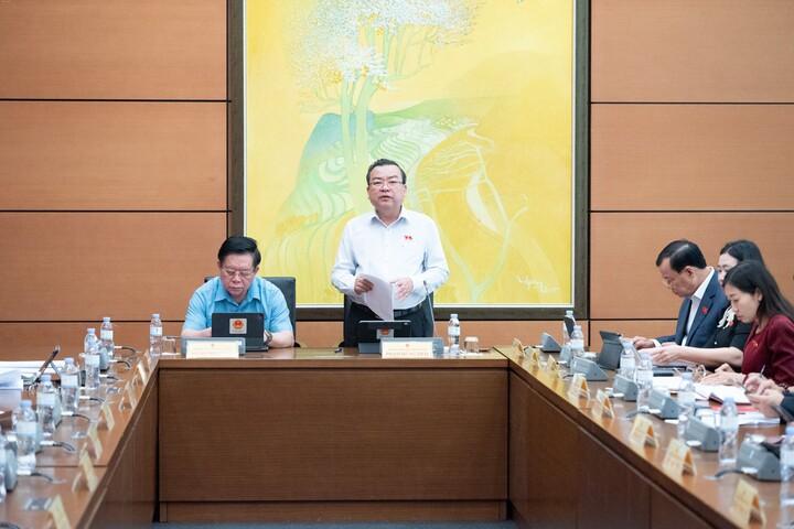 Ảnh: Chủ nhiệm Ủy ban Quốc phòng, An ninh và Đối ngoại, Thượng tướng Lê Tấn Tới tham dự thảo luận ở Tổ 3 chiều ngày 09/4/2026