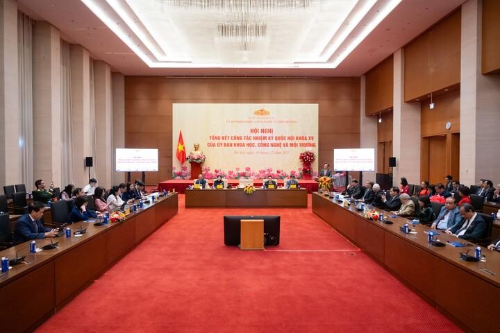 Ủy ban Khoa học, Công nghệ và Môi trường tiếp tục gieo những hạt giống của tri thức và sự liêm chính vào từng dự án luật