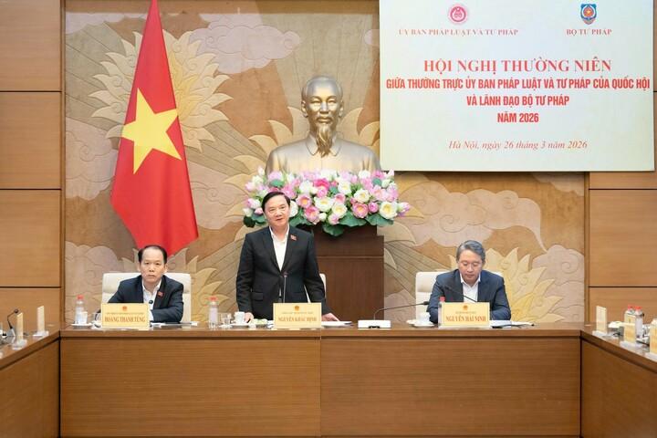 [Ảnh] Phó Chủ tịch Quốc hội Nguyễn Khắc Định dự Hội nghị thường niên giữa Thường trực UBPLTP và Lãnh đạo Bộ Tư pháp năm 2026