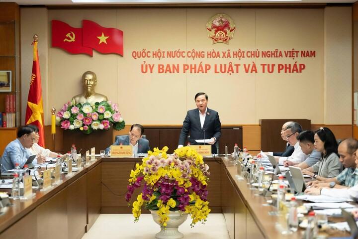 [Ảnh] Phó Chủ tịch Quốc hội Nguyễn Khắc Định dự cuộc họp của Thường trực UBPLTP về Đề án Tổng rà soát hệ thống văn bản quy phạm pháp luật