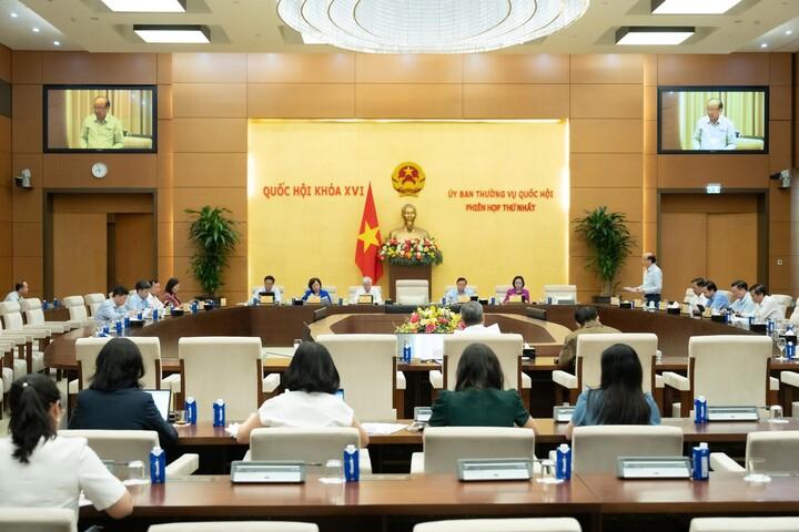 Ủy ban Thường vụ Quốc hội cho ý kiến về dự thảo Nghị quyết của Quốc hội về thực hiện thí điểm chế định luật sư công