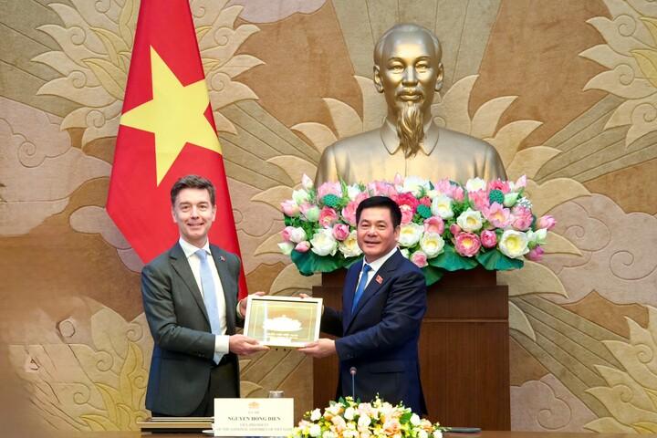 Phó Chủ tịch Quốc hội Nguyễn Hồng Diên tiếp Hiệp hội doanh nghiệp châu Âu tại Việt Nam