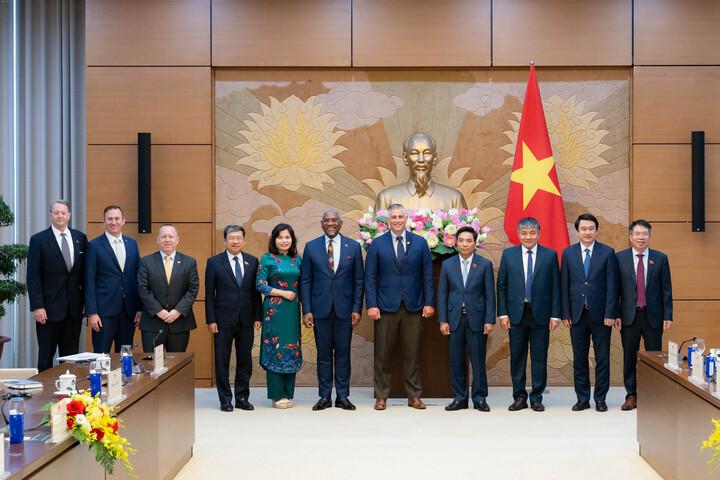 Ảnh: Phó Chủ tịch Quốc hội, Thượng tướng Nguyễn Doãn Anh tiếp Đoàn nghị sĩ Hoa Kỳ