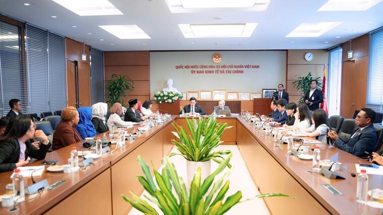 Tăng cường hợp tác, chia sẻ kinh nghiệm hoàn thiện khung pháp lý quản lý doanh nghiệp nhà nước