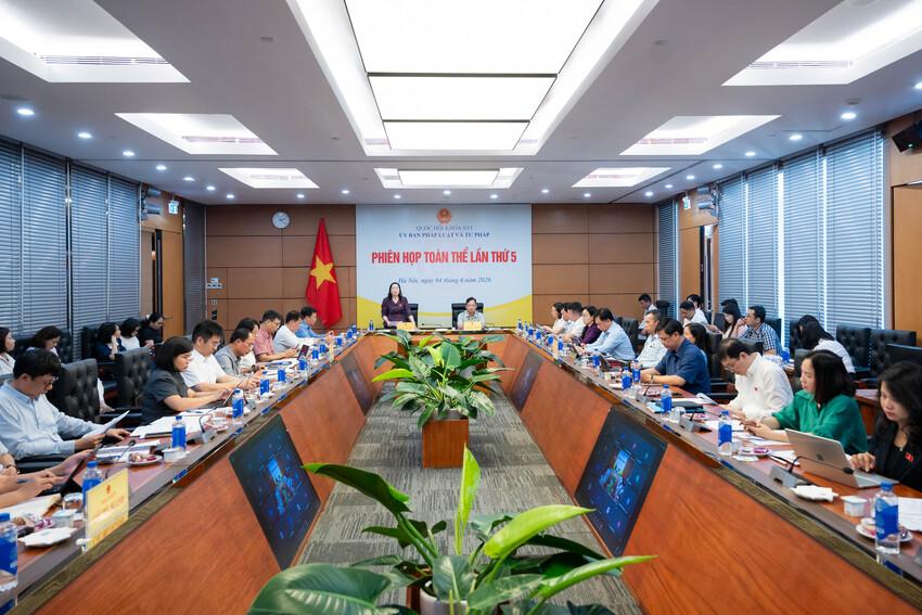 Ủy ban Pháp luật và Tư pháp họp Phiên toàn thể lần thứ 5