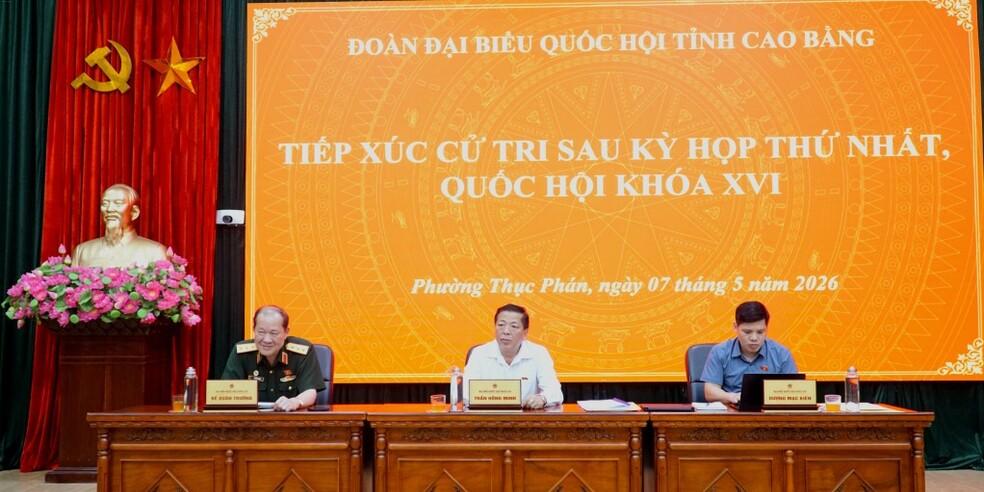 Bộ trưởng Bộ xây dựng Trần Hồng Minh tiếp xúc cử tri tại phường Thục Phán, tỉnh Cao Bằng