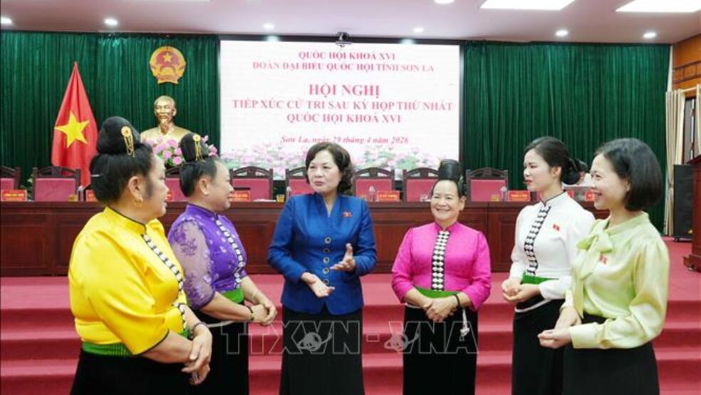 Phó Chủ tịch Quốc hội Nguyễn Thị Hồng tiếp xúc cử tri tại Sơn La