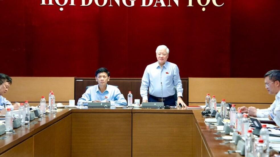 Phó Chủ tịch Thường trực Quốc hội Đỗ Văn Chiến dự Phiên họp thường kỳ của Thường trực Hội đồng Dân tộc