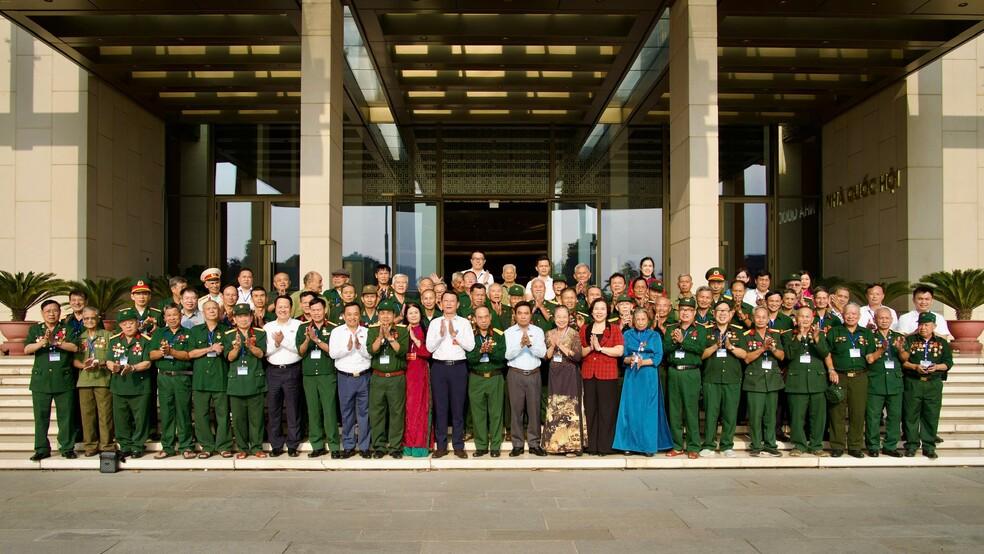 Phó Chủ tịch Quốc hội, Thượng tướng Nguyễn Doãn Anh gặp mặt Đoàn đại biểu Người có công và thân nhân người có công với cách mạng tiêu biểu tỉnh Nghệ An