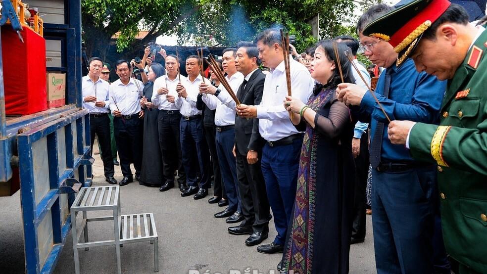 Phó Chủ tịch Quốc hội, Thượng tướng Nguyễn Doãn Anh dự Lễ đón nhận hài cốt liệt sĩ quân tình nguyện và chuyên gia Việt Nam hy sinh tại Campuchia về an táng tại Đắk Lắk