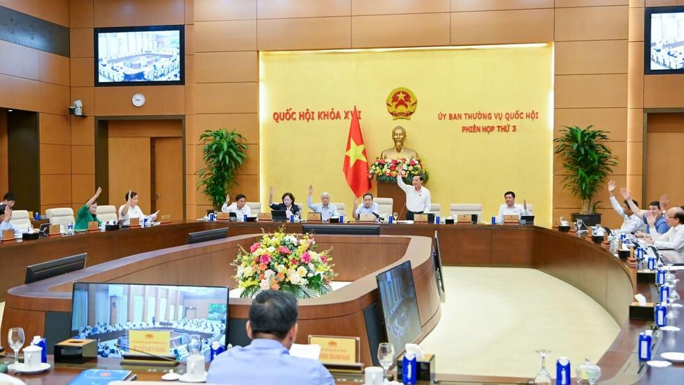 Ủy ban Thường vụ Quốc hội biểu quyết thông qua các nội dung dự thảo Pháp lệnh sửa đổi, bổ sung một số điều của Pháp lệnh số 03