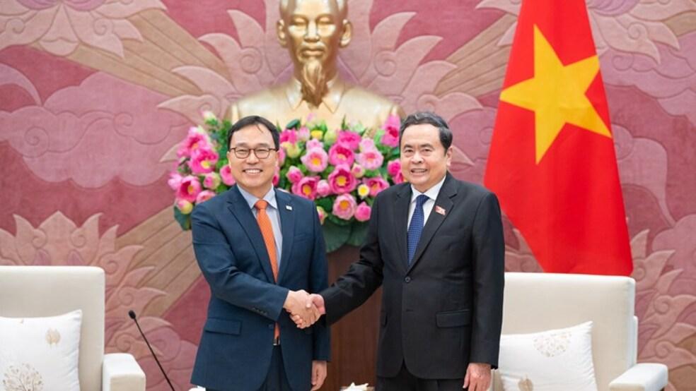 Chủ tịch Quốc hội Trần Thanh Mẫn tiếp Đại sứ Hàn Quốc Choi Youngsam