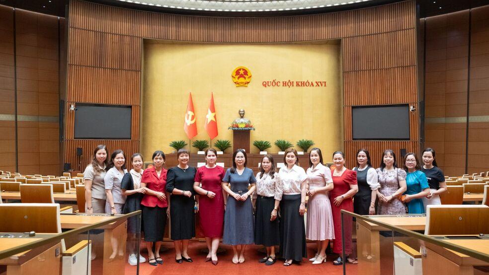 Đoàn đại biểu Phụ nữ tỉnh Cà Mau thăm Nhà Quốc hội trước thềm Đại hội đại biểu Phụ nữ toàn quốc lần thứ XI