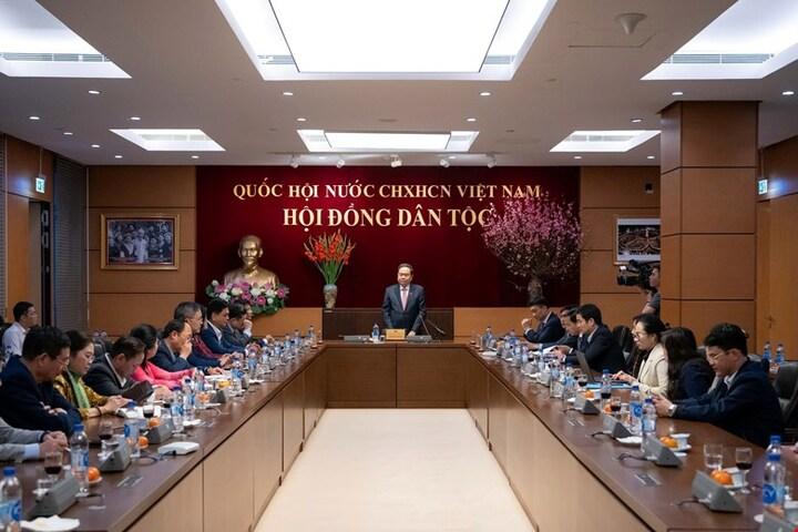 Nâng cao chất lượng thẩm tra luật và giám sát chuyên đề, tập trung vào những vấn đề thiết thực đối với đồng bào dân tộc