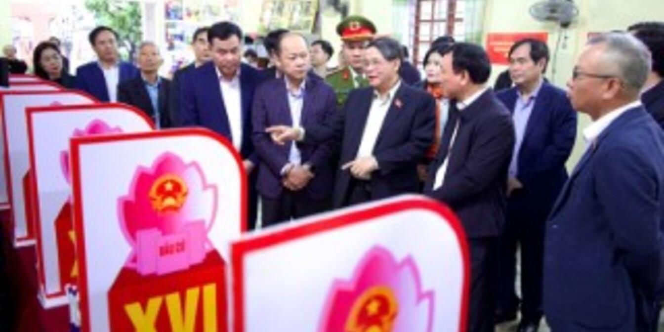 Phó Chủ tịch Quốc hội Nguyễn Đức Hải giám sát, kiểm tra công tác bầu cử tại phường Vũng Áng, tỉnh Hà Tĩnh