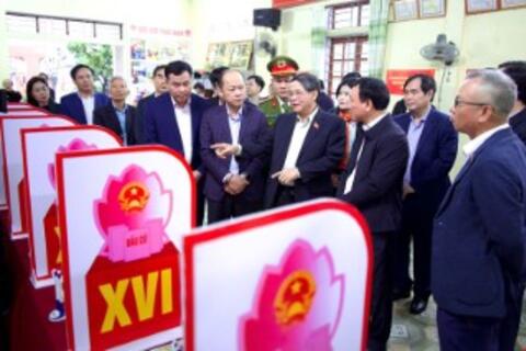 Phó Chủ tịch Quốc hội Nguyễn Đức Hải giám sát, kiểm tra công tác bầu cử tại phường Vũng Áng, tỉnh Hà Tĩnh