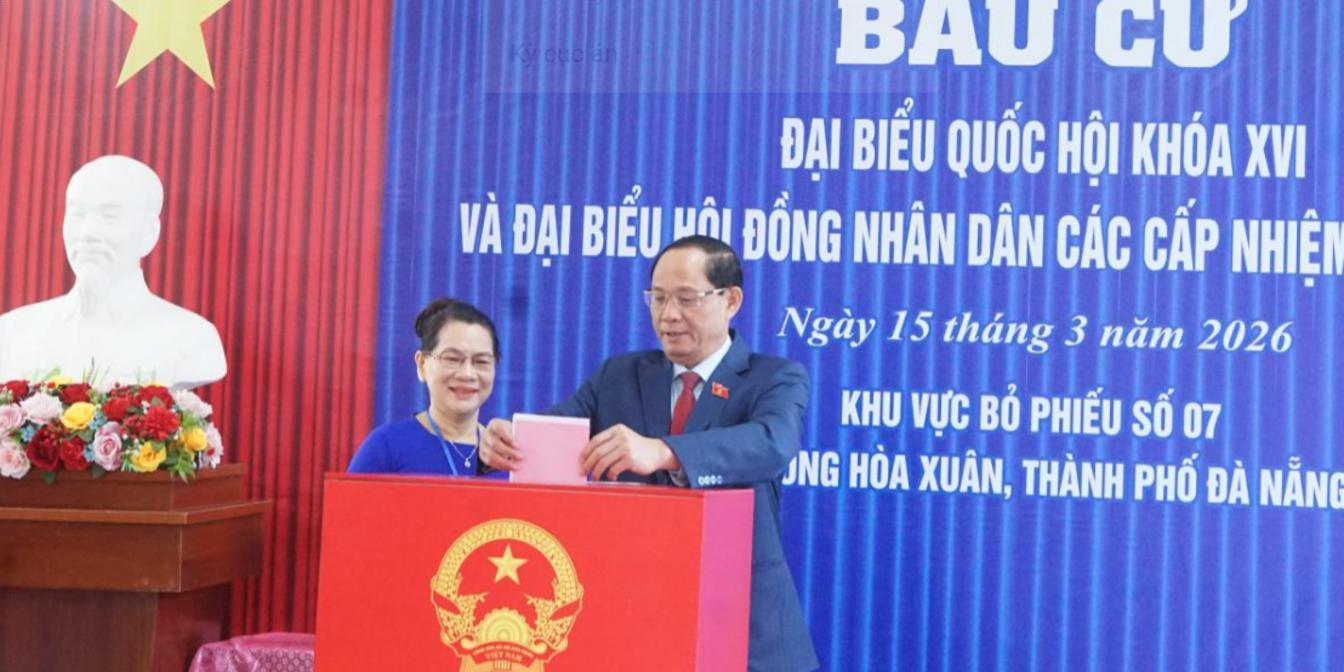 Phó Chủ tịch Quốc hội Trần Quang Phương dự lễ khai mạc bầu cử và tham gia bỏ phiếu tại thành phố Đà Nẵng