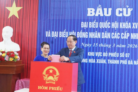 Phó Chủ tịch Quốc hội Trần Quang Phương dự lễ khai mạc bầu cử và tham gia bỏ phiếu tại thành phố Đà Nẵng