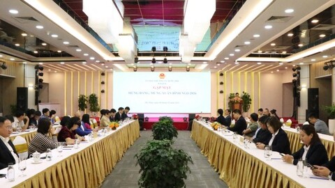 Phó Chủ tịch Quốc hội Vũ Hồng Thanh gặp mặt ĐBQH các khoá và cán bộ, công chức, viên chức, người lao động khu vực miền Trung, Tây Nguyên