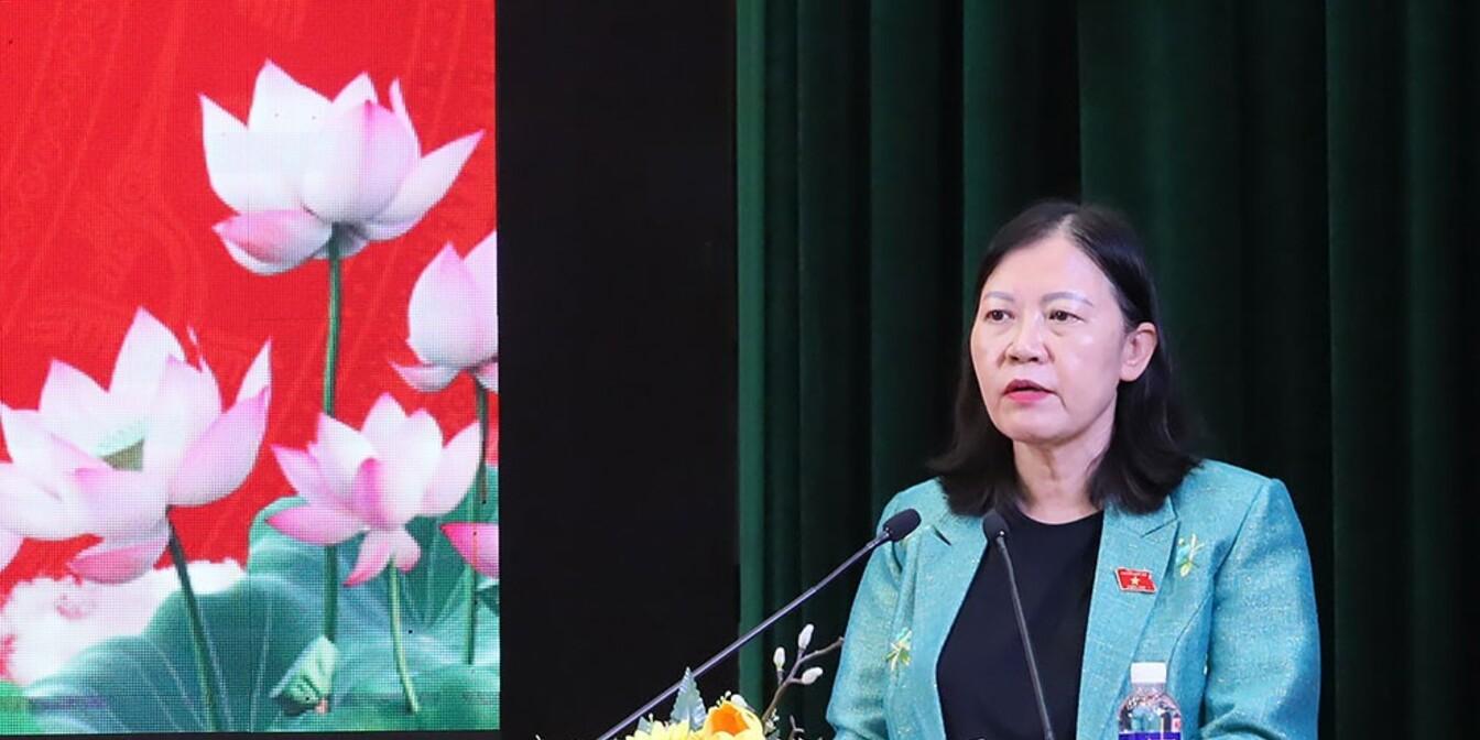 Chủ nhiệm Ủy ban Dân nguyện và Giám sát của Quốc hội Lê Thị Nga tiếp xúc cử tri tại phường Hà Nam, tỉnh Ninh Bình