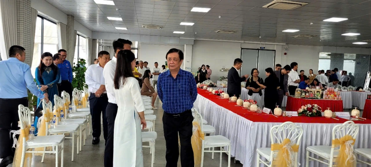 pho ctqh le minh hoan doi thoai cung Dan seu khoi nghiep tai Dong thap hinh anh 1